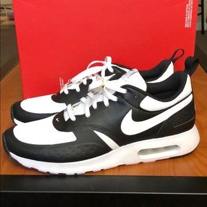 BRAND NEW MENS AIRMAX VISION SZ 10